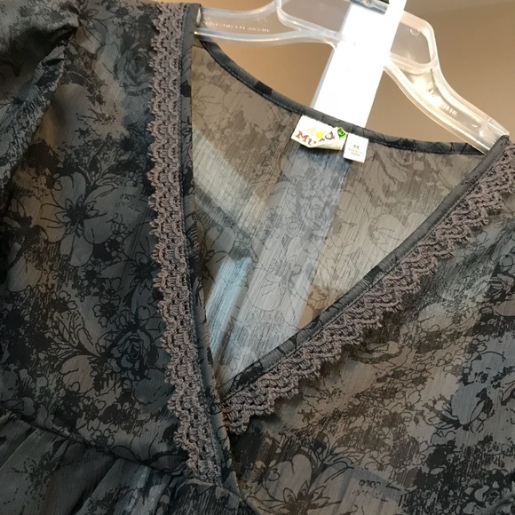 Mudd sheer top - Picture 3 of 3